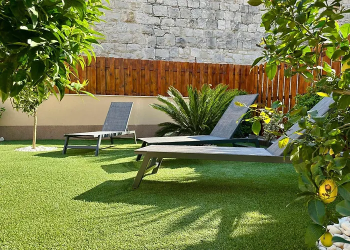 Antique Garden Villa